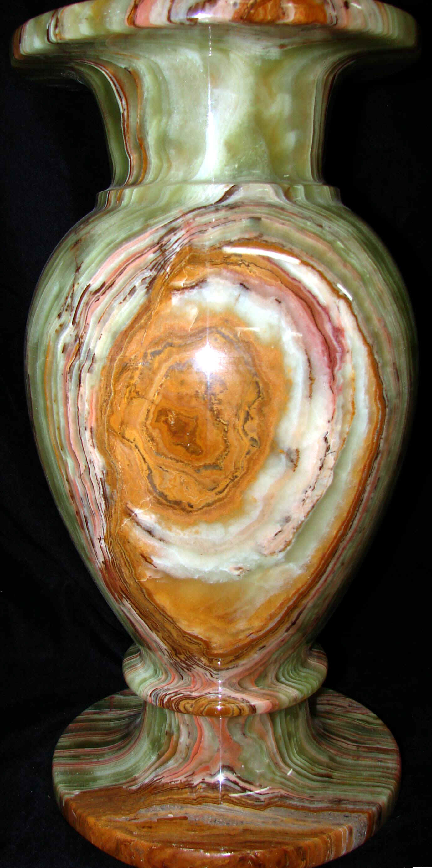 vase-9x18-1.jpg (34493 bytes)