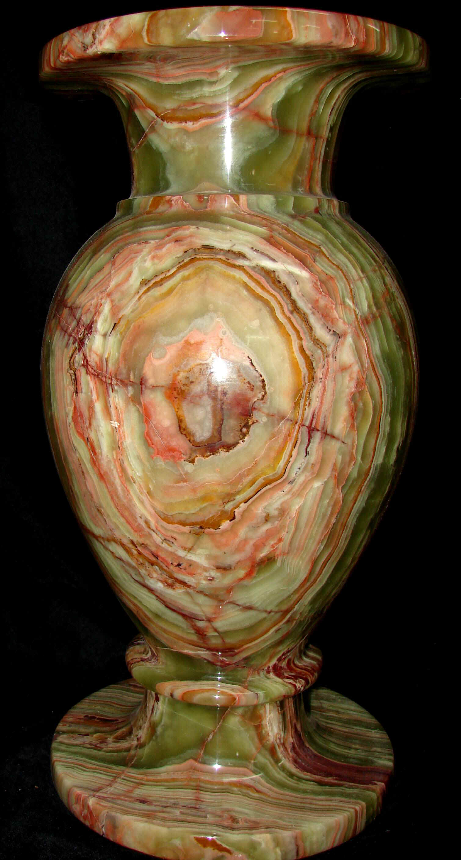 vase-9x18-2.jpg (34493 bytes)